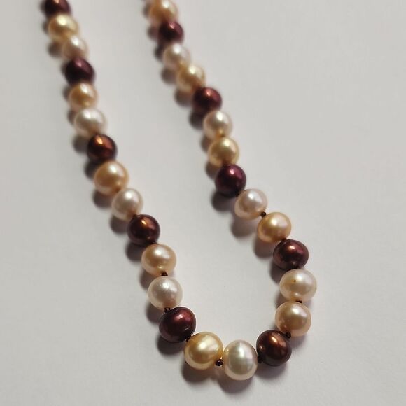 Elegant Pearl Necklace With Sterling Silver 925 Clasp - Picture 2 of 3